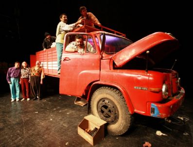 REIS BEY - Şehir Tiyatrosu Sezona Veda Ediyor