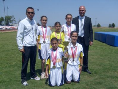 TAYTAN - Taytan İlköğretim Okulu Atletizmde 45 Madalya Kazandı