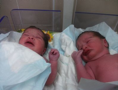 Bahçesaray Devlet Hastanesi'nde İkiz Bebek Sevinci