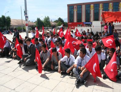 Liseli Öğrencilerden İsrail'e Tepki