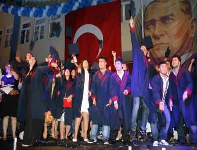 BURHAN KıLıÇ - Özel Antalya Envar Kolejinde Mezuniyet Töreni Coşkusu