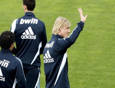 RAUL GONZALEZ - Spaın Soccer Real Madrıd