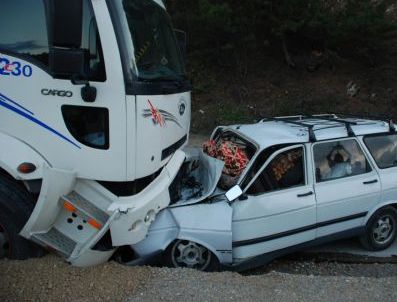 Uşak'ta Trafik Kazası 1 Ölü 3 Yaralı
