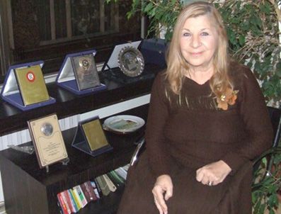 KıZ KULESI - Usta tiyatrocu Ayla Algan'a lösemi teşhisi konuldu