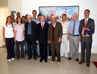 Vali Çakacak'tan Amatör Kulüplere Para Yardımı