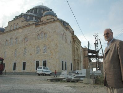SARAYBURNU - 23 Yıldır Süren Cami İnşaatı