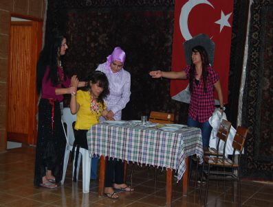 İLKER ÇETIN - Kozan M Tipi Cezaevinde Tiyatro Ve Konser Etkinliği