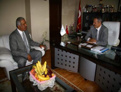 SÜLEYMAN DIŞLI - Sebzeciler Ve Meyveciler Odasından Adapazarı Belediyesine Ziyaret