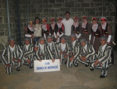 Van Gençlik Merkezi Halk Oyunları Ekibinin Başarısı