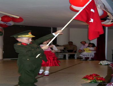 YILDIRAY ÇINAR - Minik Öğrencilerin Sene Sonu Gösterisi