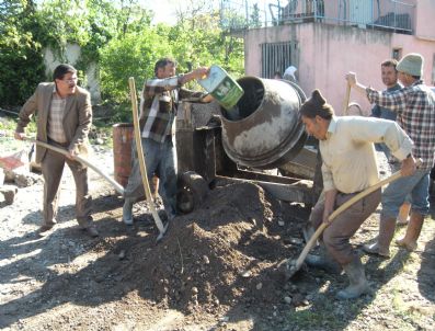AYHAN AKMAN - Köylülerden İmece Usulü Yol Çalışması