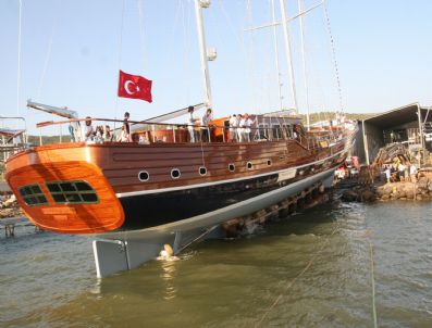 CARPE DIEM - Türkiye'nin En Uzun Ahşap Guleti Suyla Buluştu