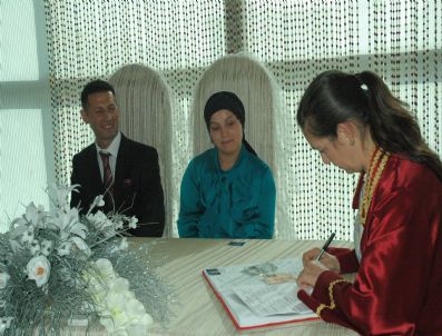 NIHAL AKAR - Lösemi Hastası Genç Ailesinin Baskısına Rağmen Sevdiği Kızla Resmi Nikah Kıydı