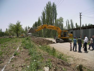 YÜCEL AHMET İŞLEYEN - Narman'da Yol Yapım Çalışmaları