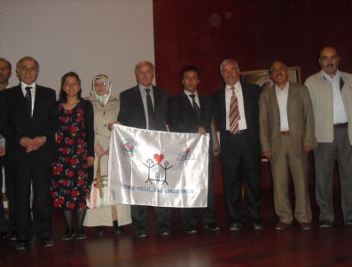 FEVZI BUDAK - Oltu'da İki Okul 'Beyaz Bayrak' Aldı