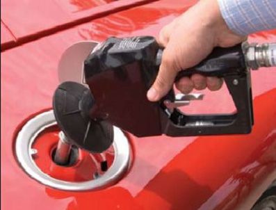 Akaryakıt ürünlerinden 95 oktan kurşunsuz benzine 3 kuruş zam yapıldı.