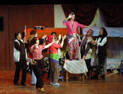 'Bir Evet İki Hayır Arası Hayat' Rize'de Sahnelenecek