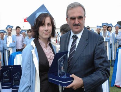 Yyü'de Mezuniyet Töreni