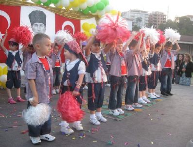 Anaokulu Öğrencilerinin Mezuniyet Sevinci