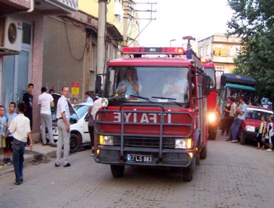 Duvara Çarpan Araç Alev Aldı