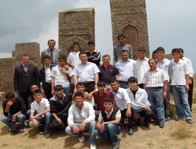 NURETTIN DAYAN - Gönüllü Veliler Öğrencilere Gezi Düzenledi