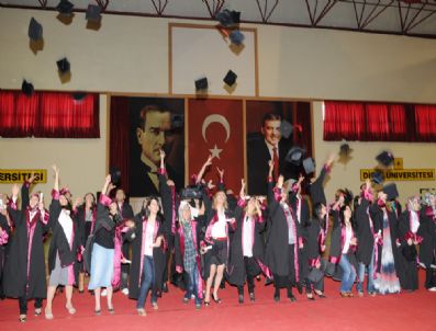 Hemşire Adayları Diplomalarını Aldı