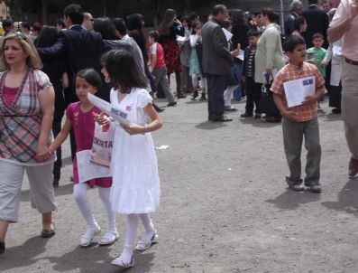 LISANS YERLEŞTIRME SıNAVLARı - Kars'ta 67 Bin Öğrenci Karne Aldı