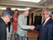 Vali Karaloğlu'na Şivan Perver'in Kürtçe Cd'si