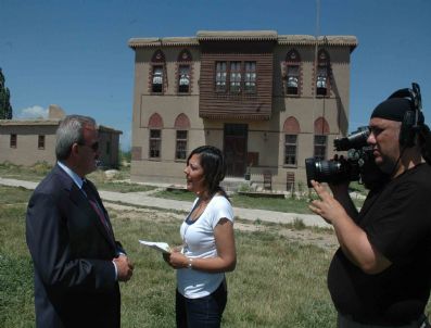 ÇIVI YAZıSı - Vali Karaloğlu, Trt'de Van'ı Anlattı