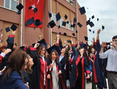 Vezirköprü Myo'da Mezuniyet Sevinci