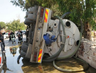 İZSU - Vidanjör Devrildi: 2 Yaralı