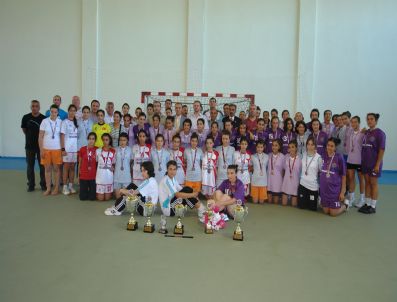 HÜSEYIN GÖKTÜRK - Hentbol Küçük Kızlarda Türkiye Birincisi Kepez Belediye Oldu