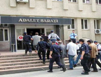 İHALEYE FESAT - Sağlık Müdürlüğü Operasyonunda Gözaltına Alınan Zanlılar Adliyeye Sevk Edildi