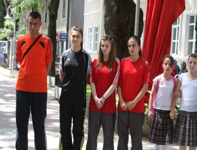 MUSTAFA AYHAN - Hendek Belediyesi Karate Takımı Avrupa Üçüncüsü Oldu