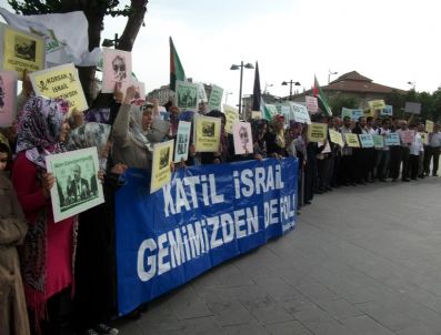 FILISTIN BAYRAĞı - İsrail'e Tepki Sürüyor