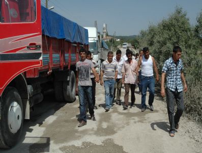 BAHATTIN ATÇı - Köylülerden Yol Kapatma Eylemi