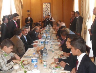 İBRAHIM ERDOĞAN - Milletvekili Hüseyin Tuğcu Suriyeli Şehit Çocuklarıyla Buluştu