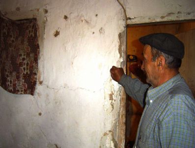 HALİL ÖZCAN - Şeyhçakır Köyünde Asbest Şüphesi