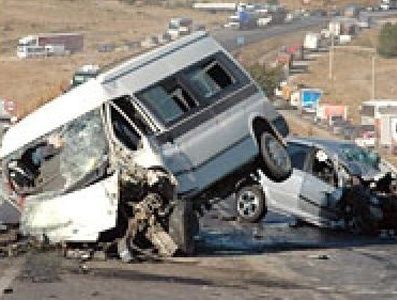 Akbük'te trafik kazası: 2 ölü, 4 yaralı