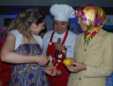 OKTAY AYMELEK - Aşçı Oktay Usta, Salihli'de Kadınları Yarıştırdı