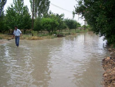 Korkuteli'nde Yağmur Sele Dönüştü