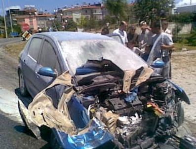 Balıkesir'de 2 Ayrı Trafik Kazasında 2 Kişi Yaralandı