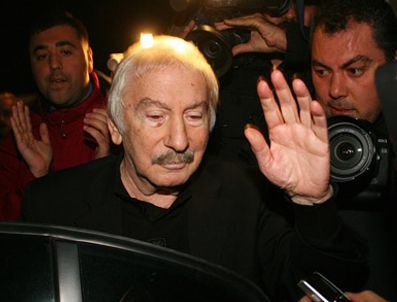 VEHBİ KOÇ - İlhan Selçuk Hayatını Kaybetti