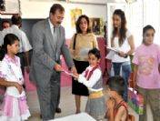 Miniklere 'Boyama Kitabı' Jesti