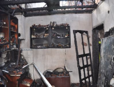 MAHMUT ESATBEY - Ahşap Ev Kül Oldu