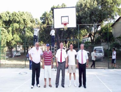 FIKRET AKOVA - Burhaniye Belediyesi'nden 2 Yeni Basket Sahası