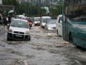 Bursa 15 Dakikalık Yağışa Teslim Oldu