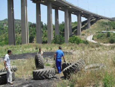 ALIKAHYA - İzmit'ten Kamyonlar Dolusu Atık Lastik Toplanıyor