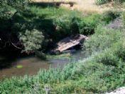 Kamyonet Kanala Uçtu: 1 Yaralı