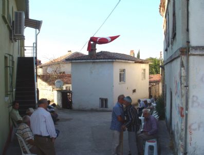 BEKIR ÇELIK - Şehit Uzman Çavuşun Baba Ocağına Ateş Düştü